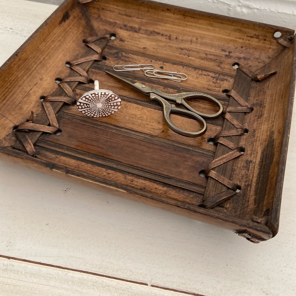 Small Traditional Classic Rustic Brown Wooden Bamboo Catch-All Tray Dish - Picture 2 of 4